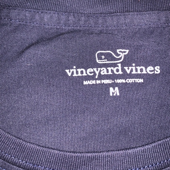 Vineyard vines long sleeve (Christmas edition) - Picture 3 of 3